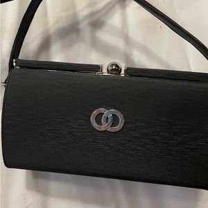 FORMAL COMPONENTS OF THE-HARD SIDES silver FRAMING NOB ON TOP